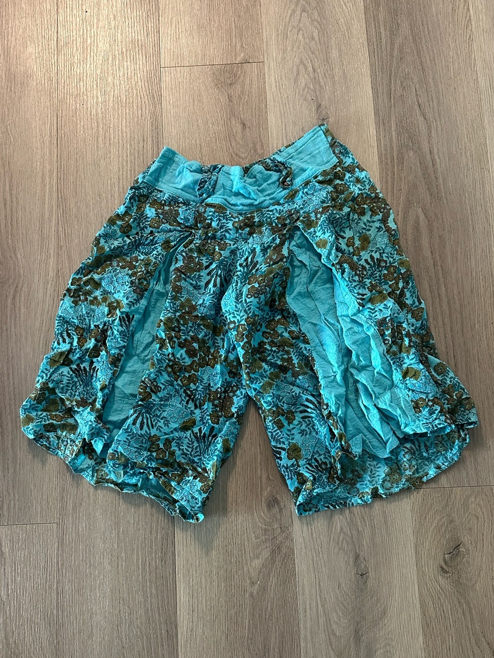 blue floral flowy shorts